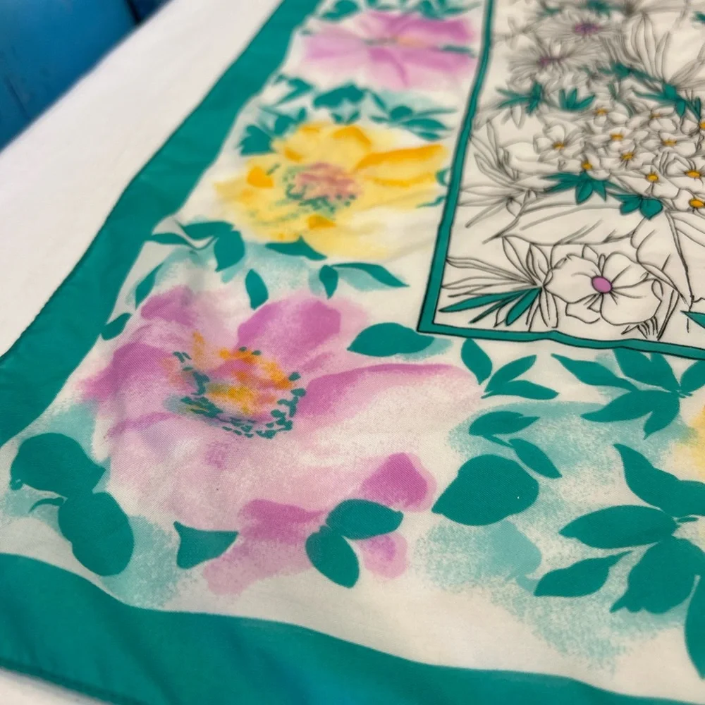 Vintage Floral 🌸 Scarf